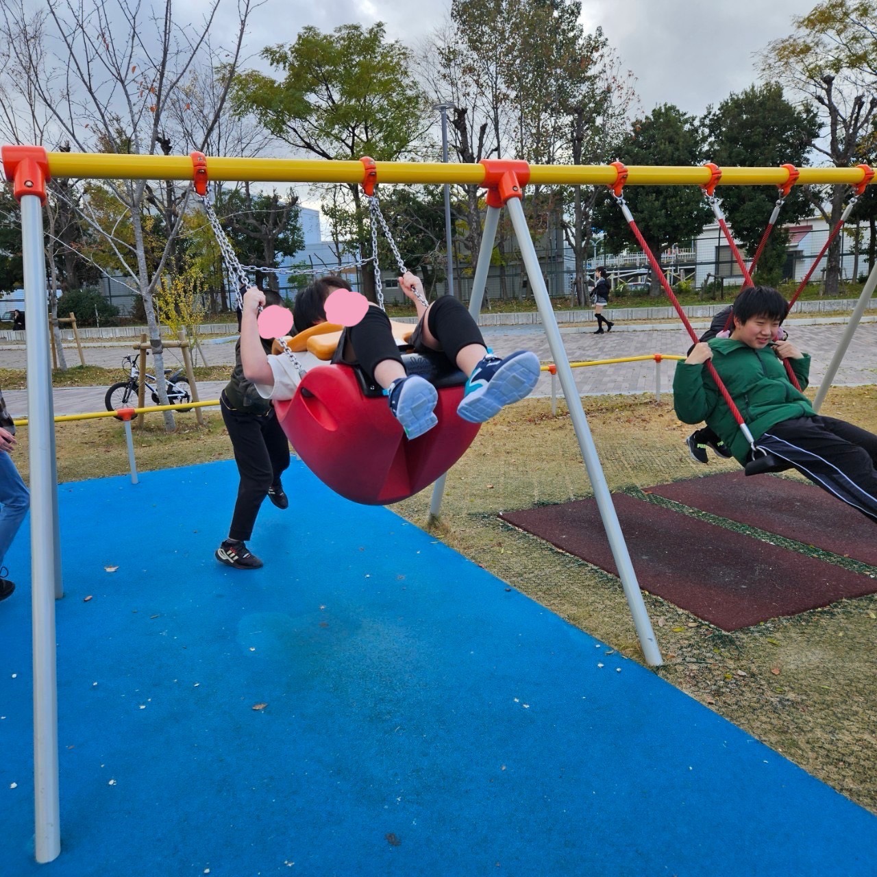 大阪市浪速区の放課後等デイサービスオハナピース大阪日本橋の世木公園へおでかけ